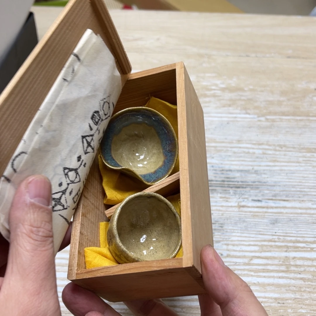 瓷片痞**周密密麻麻地排列着一个