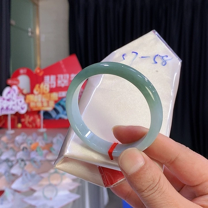 翡翠手镯未镶嵌缅甸翡翠
