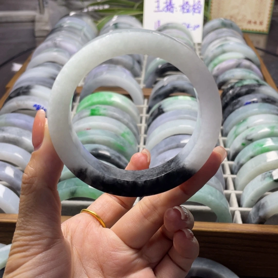 未镶嵌乌鸡翡翠手镯定制翡翠