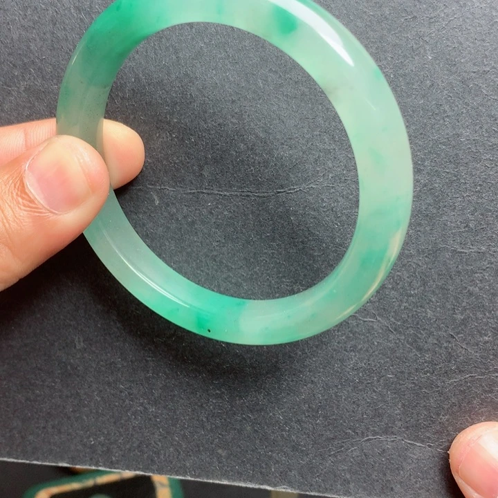 未镶嵌手镯石英质玉
