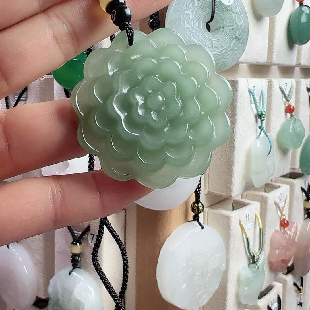 石英质玉未镶嵌颈饰