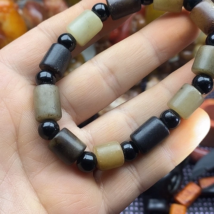 未镶嵌蛇纹石玉颈饰