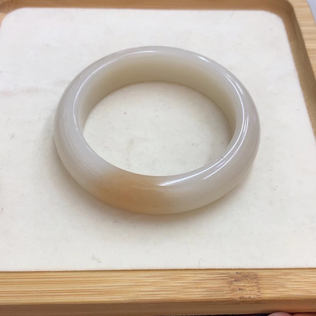 石英质玉未镶嵌手镯