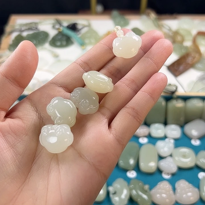 和田玉未镶嵌颈饰