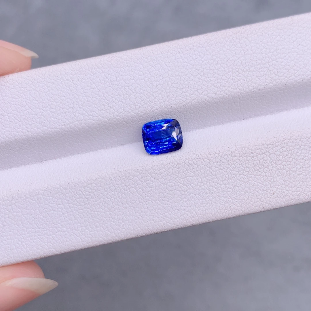 兔****蓝宝石裸石1.66克拉天然皇家蓝蓝宝石
