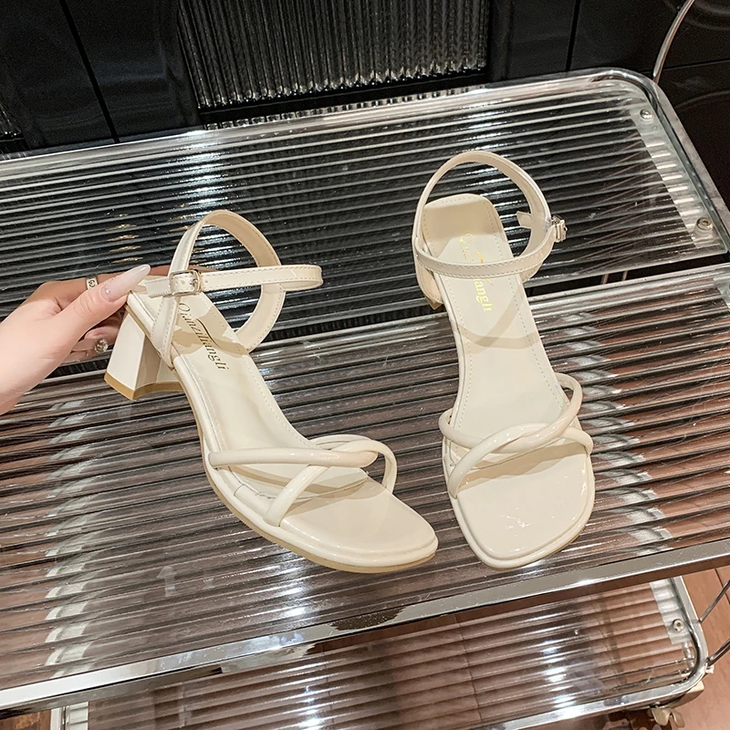 啄木鸟品牌爆款中跟凉鞋女2025夏季新款法式气质时尚不累脚高跟鞋