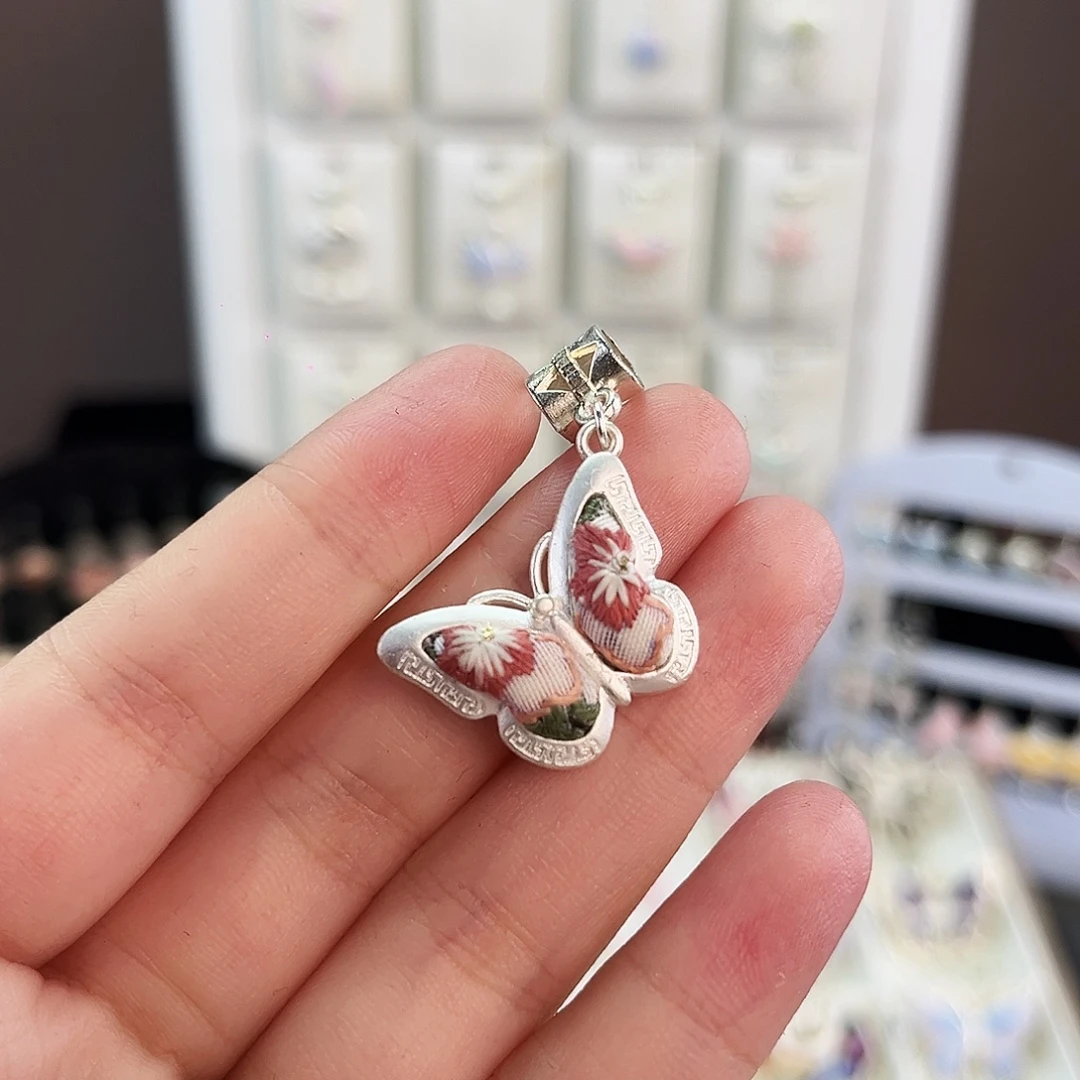 布艺合金蝴蝶吊坠