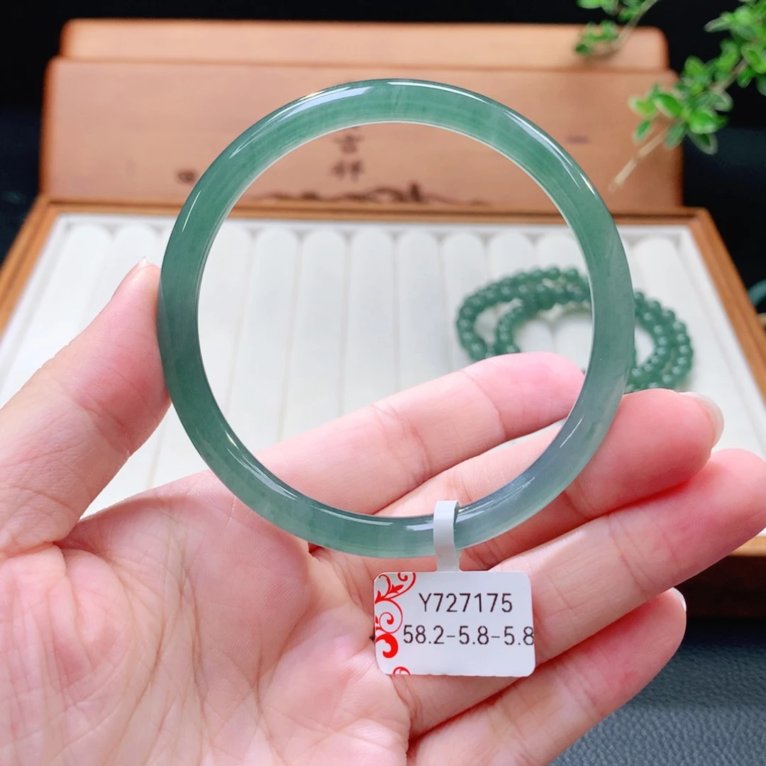 翡翠手镯（圆镯）未镶嵌