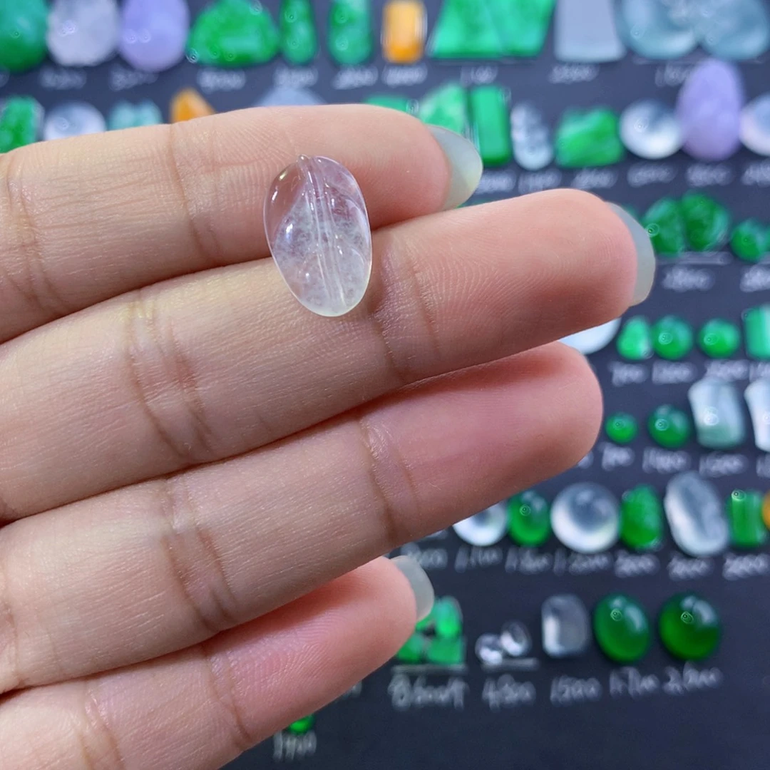 【闪购商品】翡翠未镶嵌颈饰白冰叶子