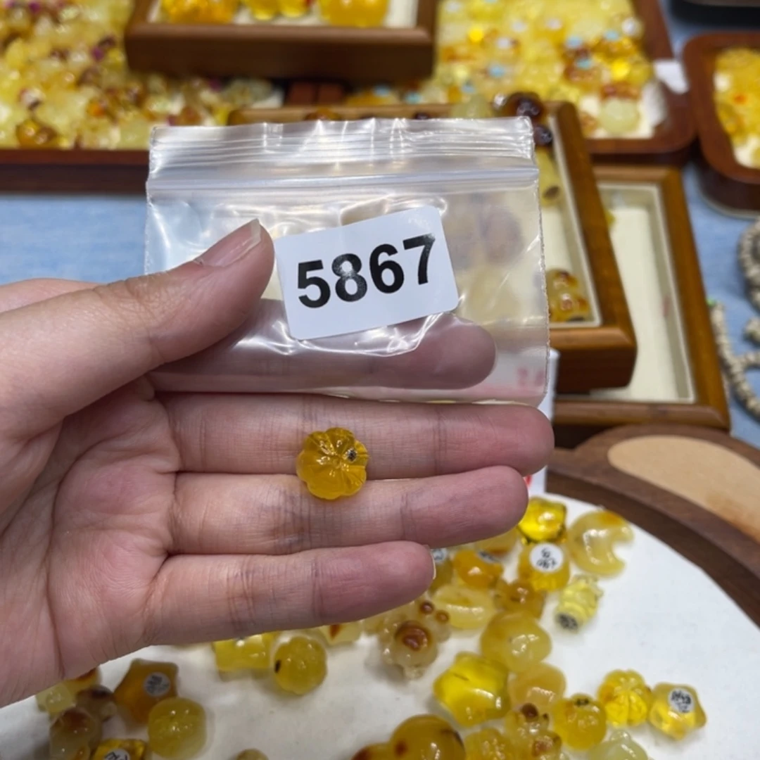 琥珀珠宝奇石未镶嵌