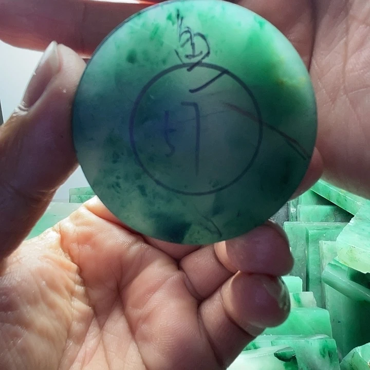 灵***玲定制石英质玉（非洲翠）