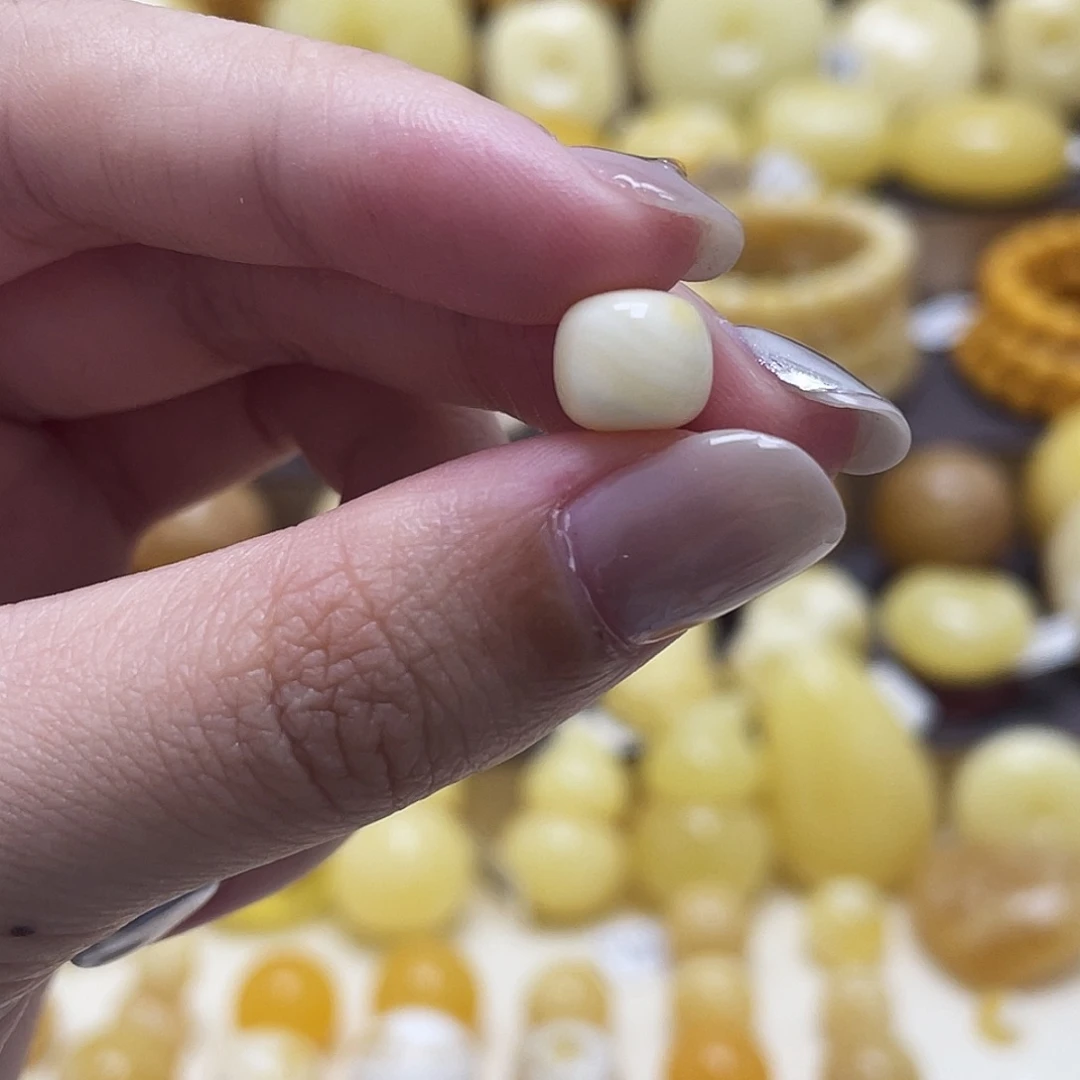 琥珀未镶嵌裸石8.5*7.5mm瑕 福利款