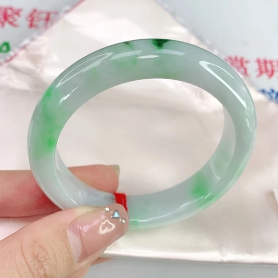 翡翠手镯未镶嵌天然翡翠A货070