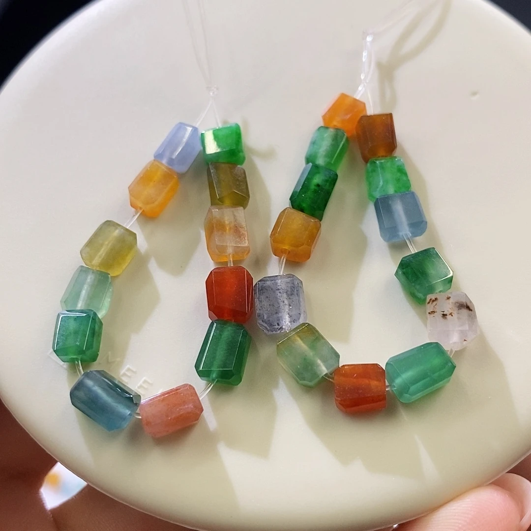 翡翠未镶嵌挂件多样性发其一