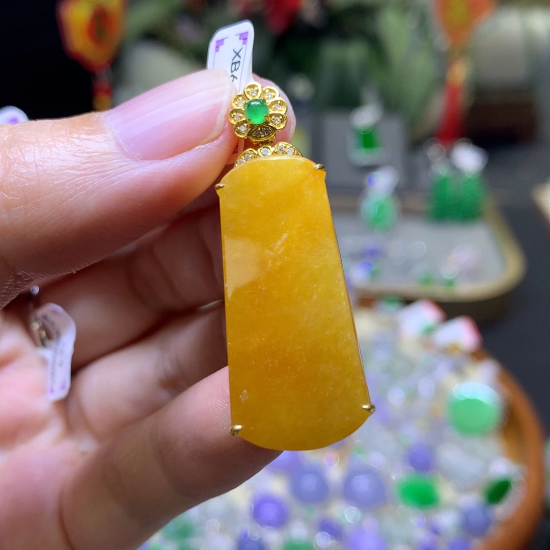 翡翠18K金镶嵌颈饰翡翠玉石吊坠