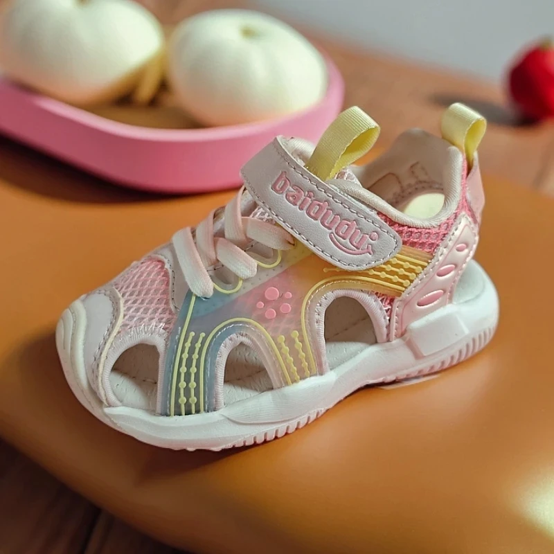 百4689轻弹舒适透气凉鞋