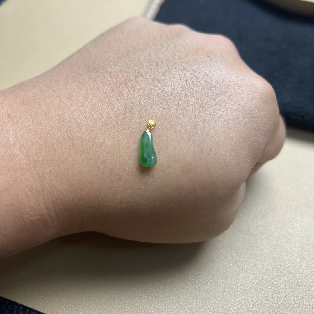 翡翠吊坠冰种辣绿随形福瓜满绿18K金事业向上高贵精致素款
