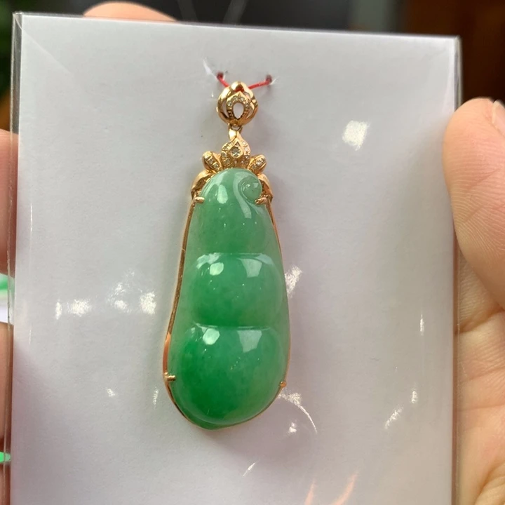 翡翠18K金镶嵌颈饰翡翠吊坠