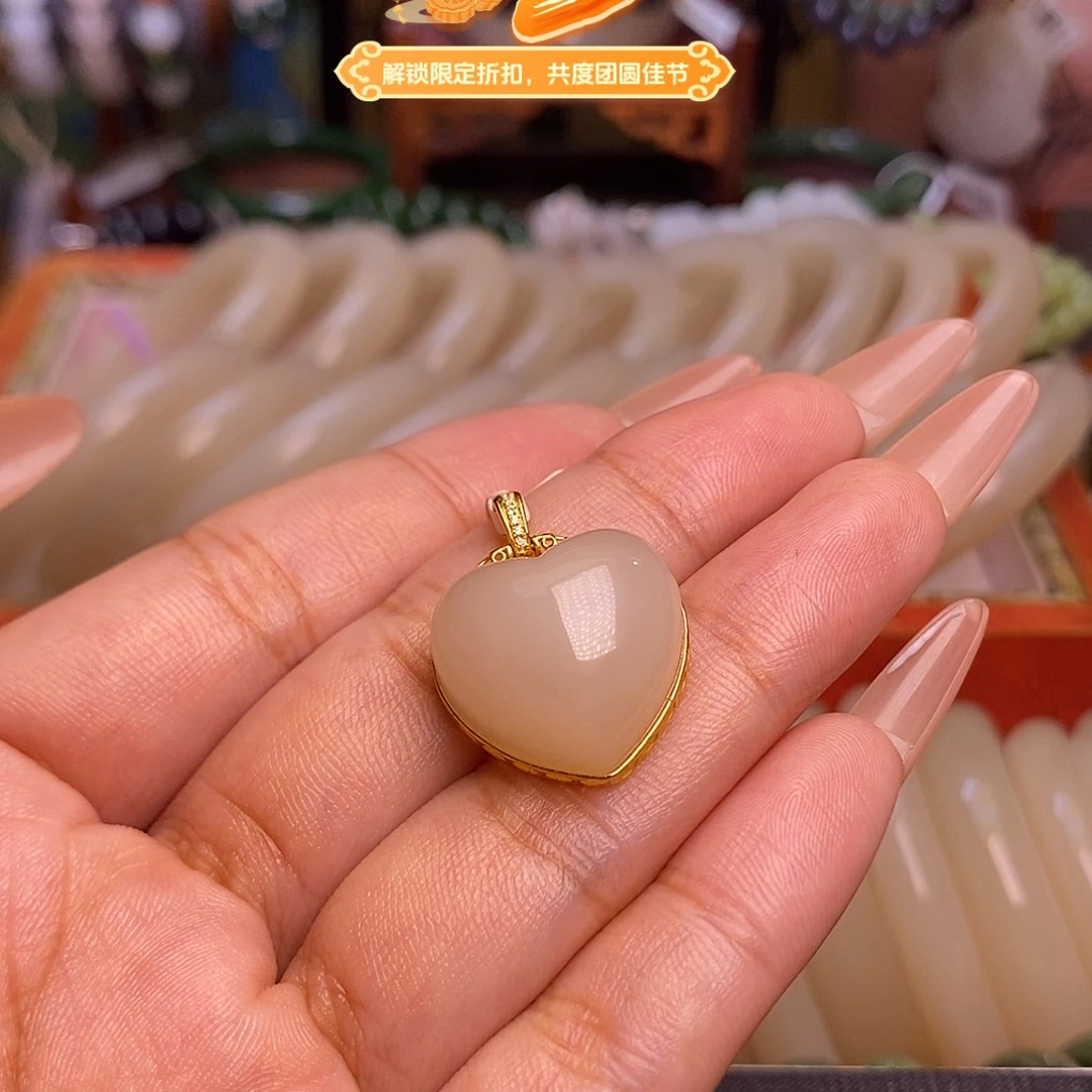 颈饰未镶嵌和田玉收藏老矿料浓藕粉脂膏级金镶爱心