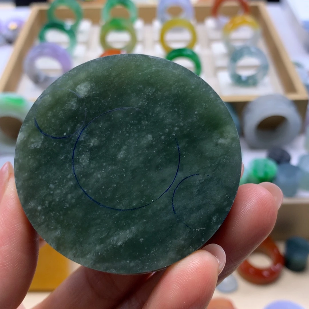 王***丢定制翡翠未镶嵌翡翠