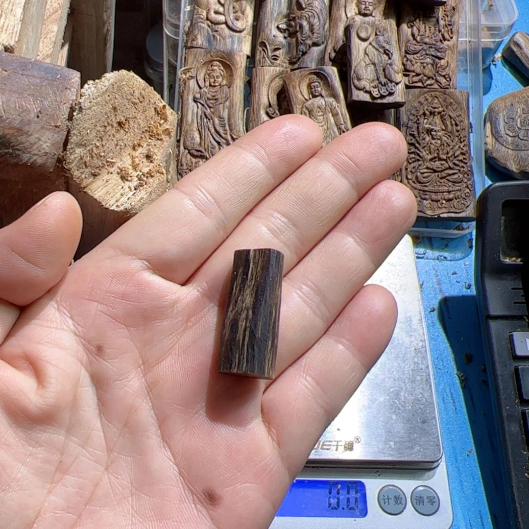 沉香吊坠乌身素牌2.9克