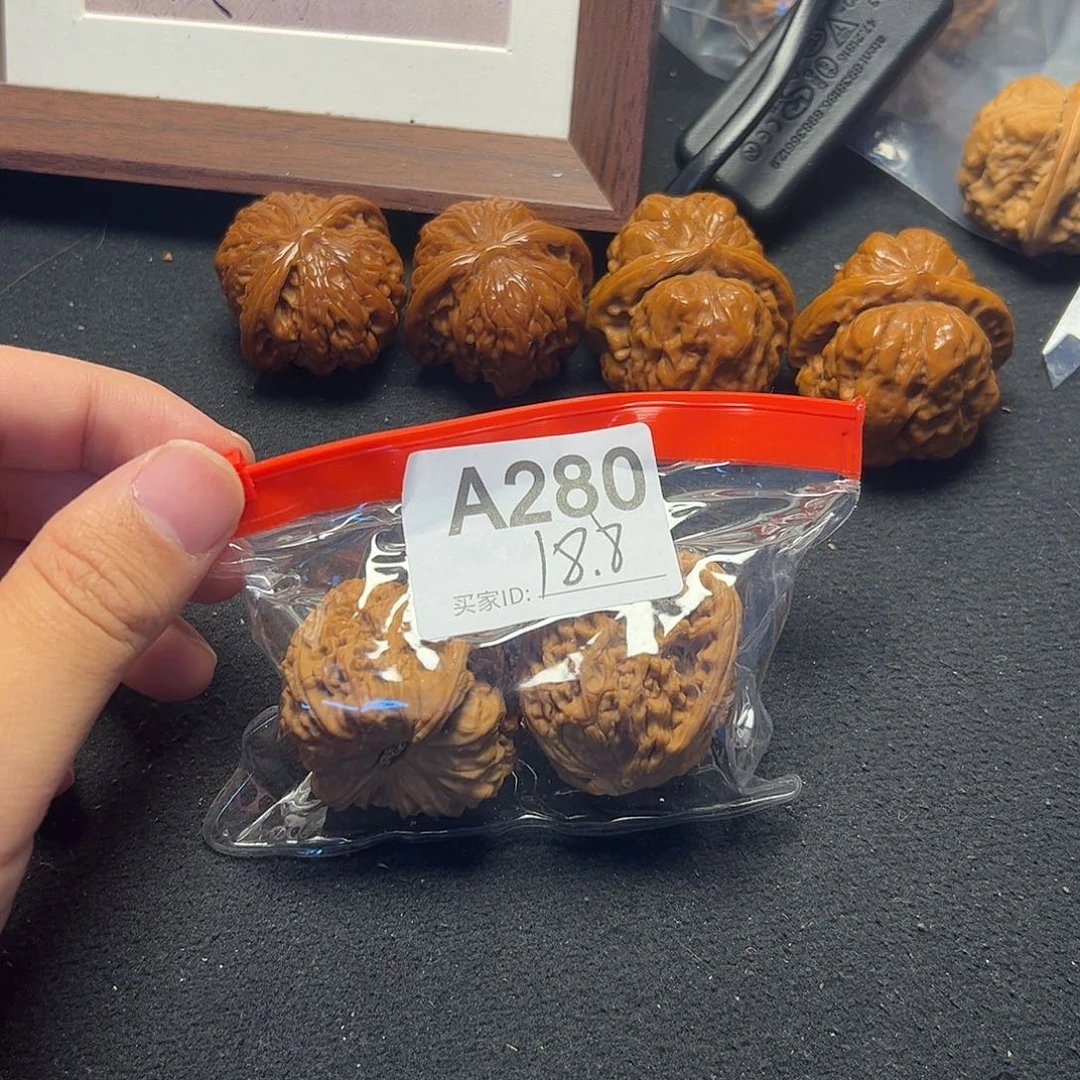 文玩核桃吊坠南疆