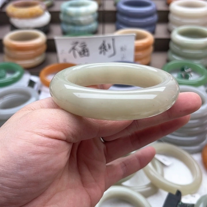 石英质玉手镯未镶嵌倩*呐
