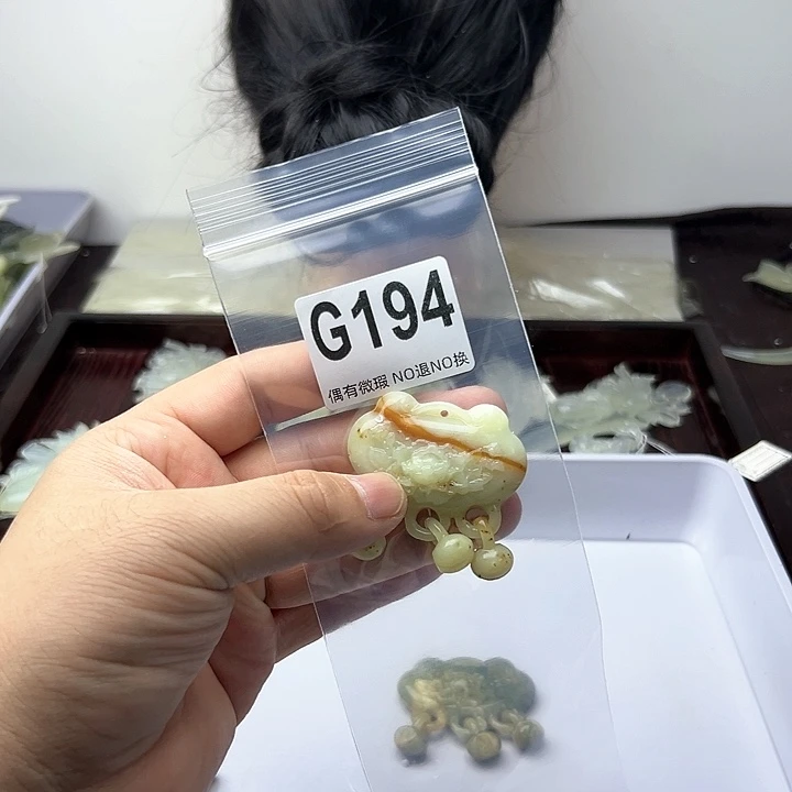 蛇纹石玉发饰合金榴**奶