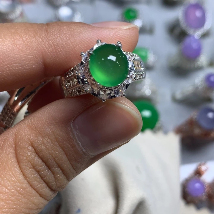 翡翠未镶嵌戒指铜托，卖裸石，需要二次镶嵌