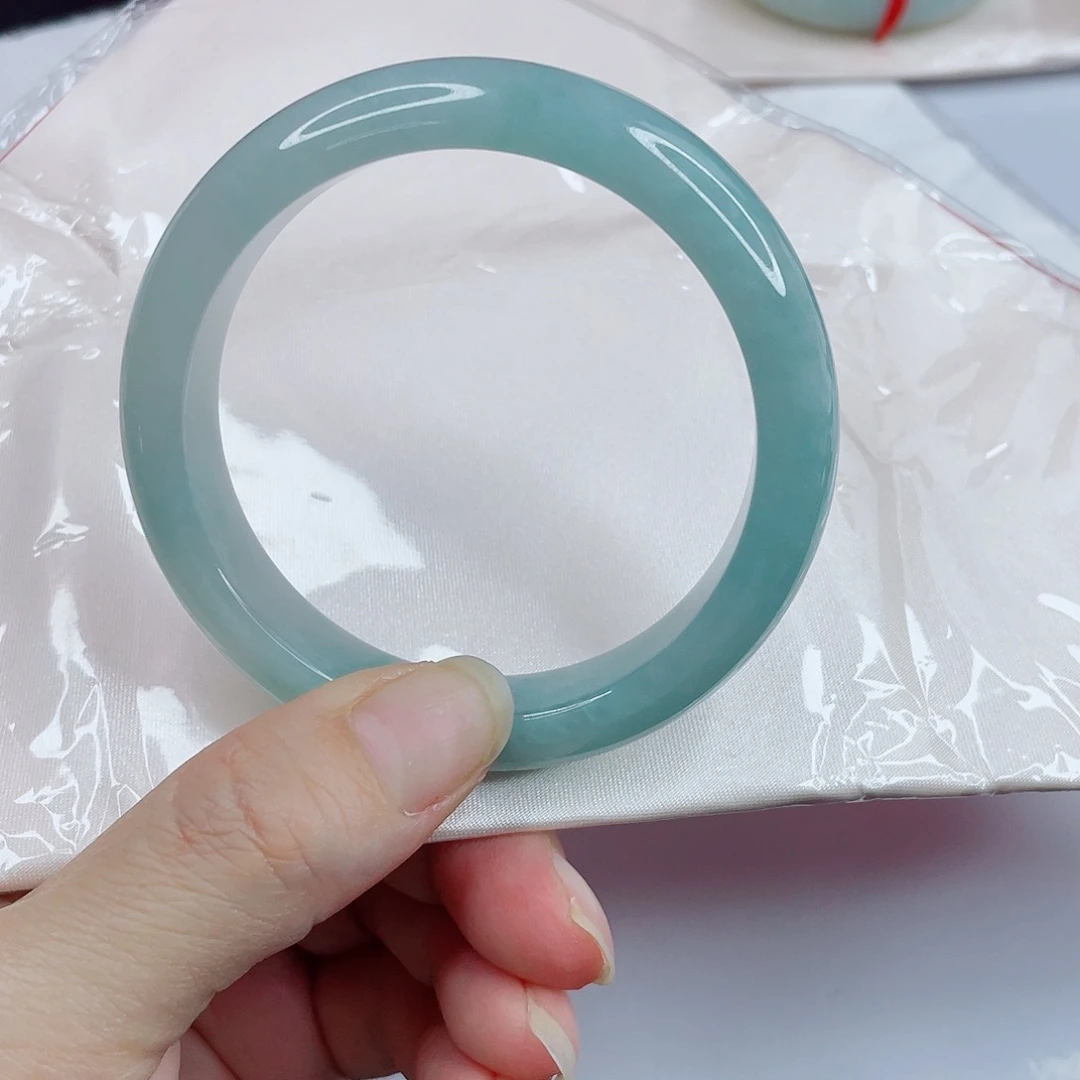 翡翠手镯未镶嵌一*