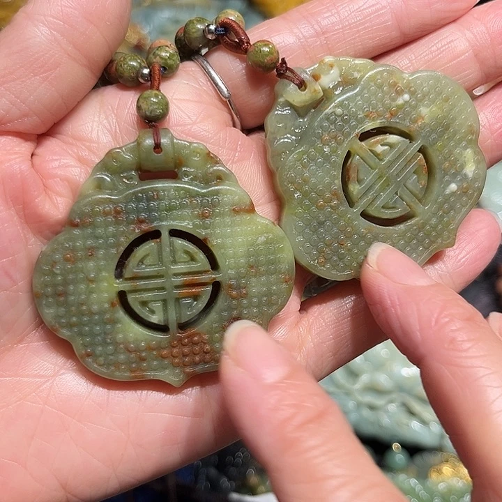 未镶嵌岫玉吊坠(赠链)