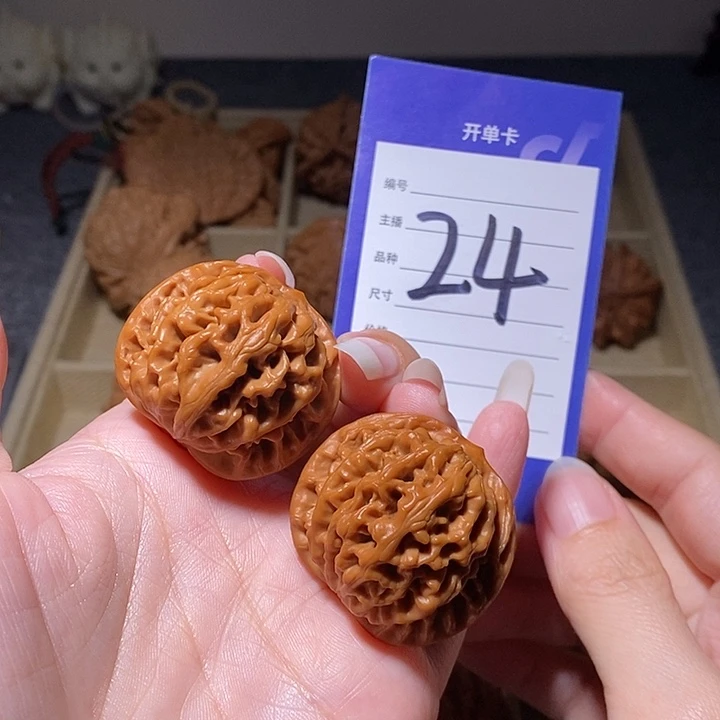 文玩核桃把件秦闷37左右有修