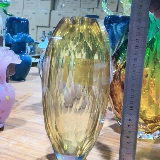 琉璃花瓶高25厘米口径3厘米