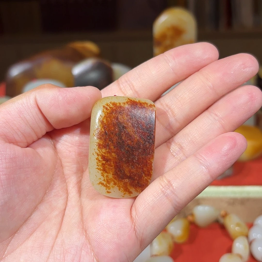 和田玉未镶嵌颈饰海***?红皮无事牌