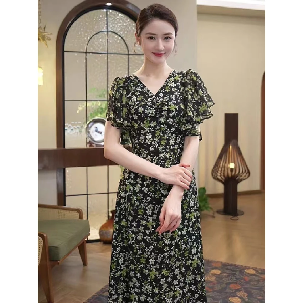 裙子夏季女2025新款女士洋气飞飞袖显瘦遮肉黑色碎花连衣裙高级感