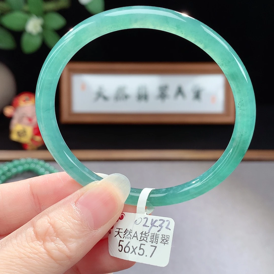 未镶嵌手镯（圆镯）翡翠