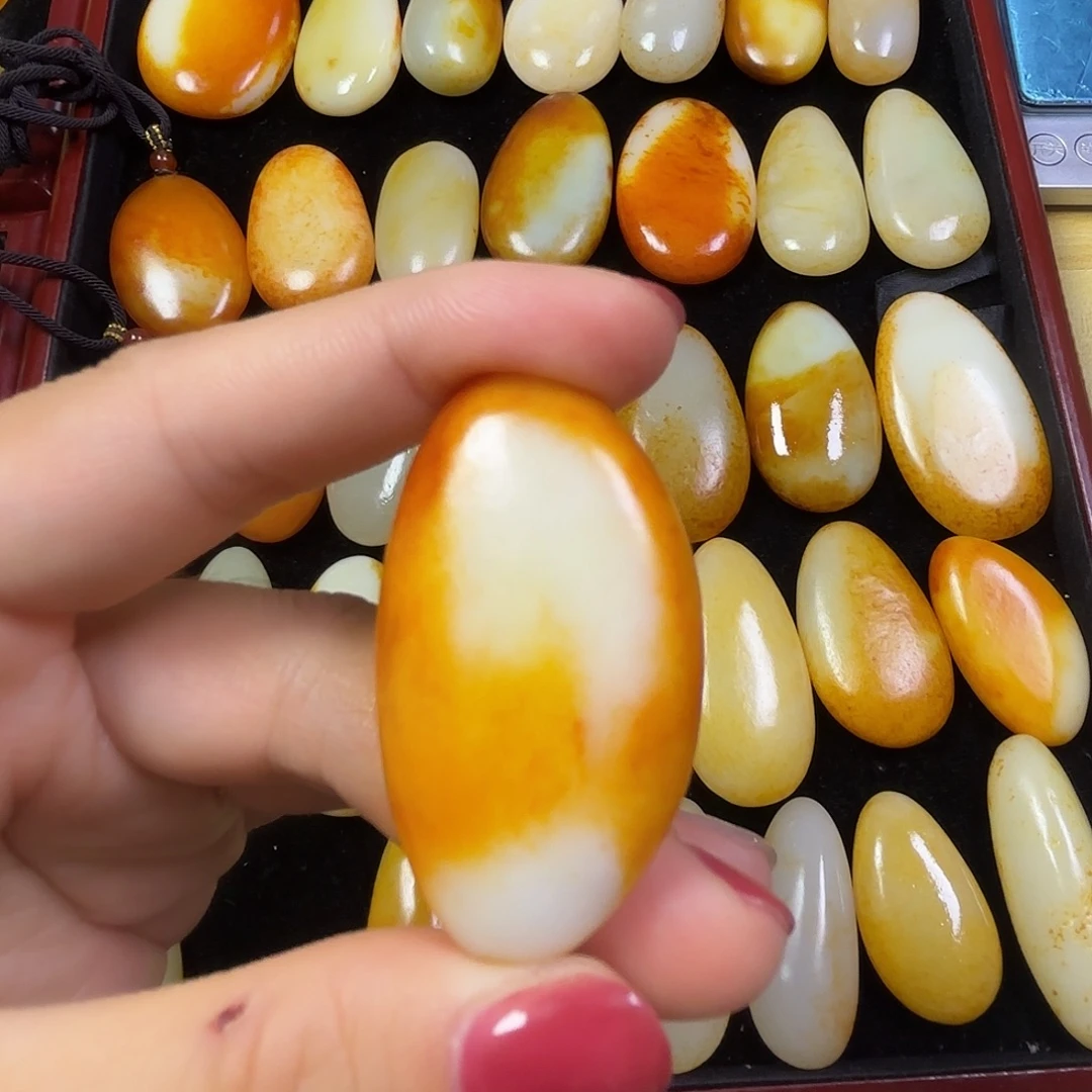 是***鸭颈饰未镶嵌和田玉