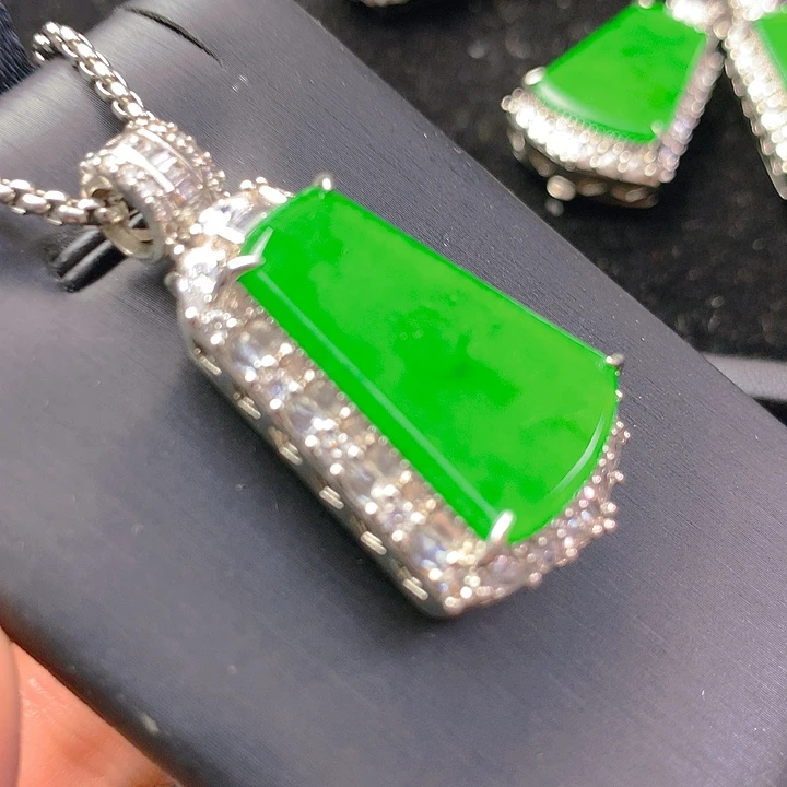 【闪购商品】翡翠未镶嵌颈饰翡翠