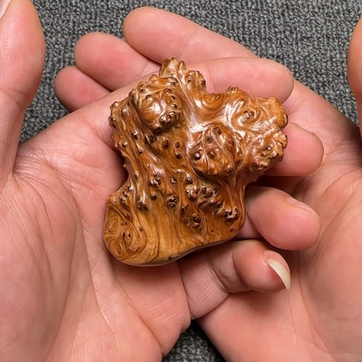 岁****柏木（崖柏）手把件