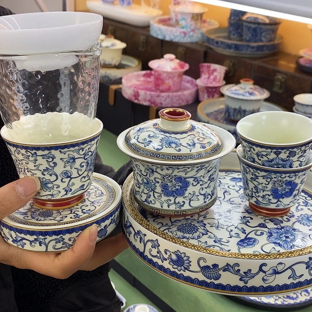 盖碗里的水煮开后放入