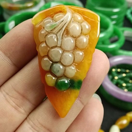 翡翠颈饰未镶嵌翡翠
