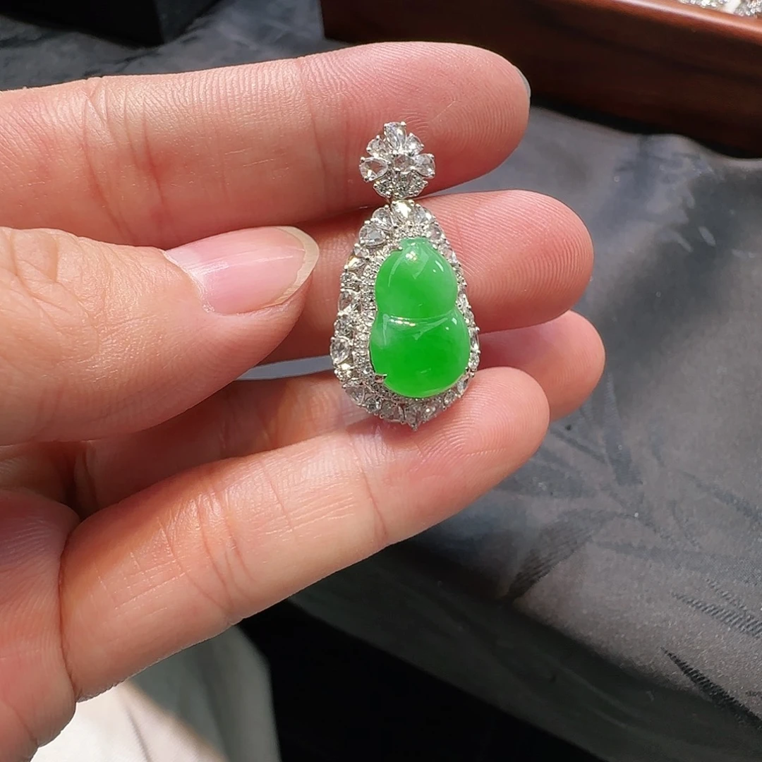 翡翠吊坠(不含链)18K金镶嵌