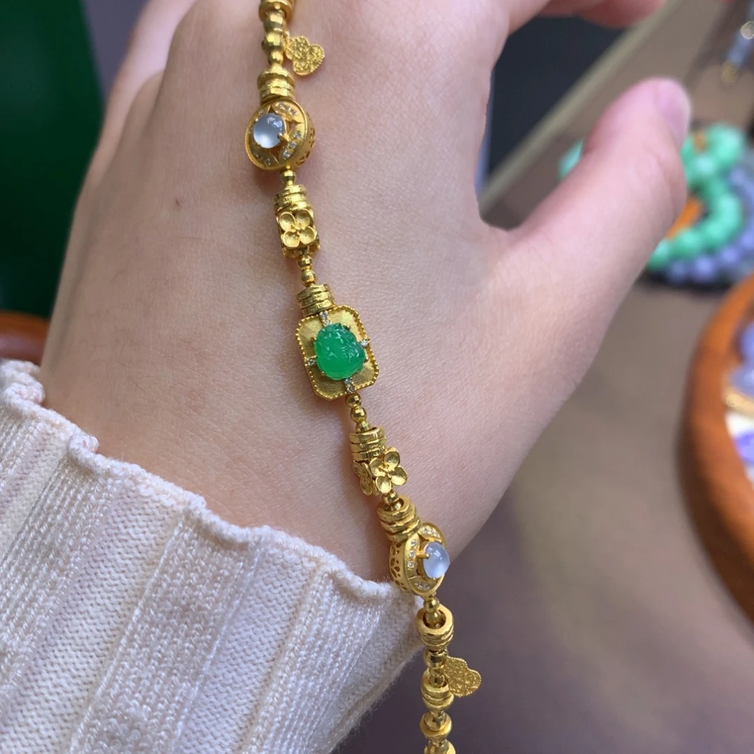 翡翠18K金镶嵌颈饰翡翠