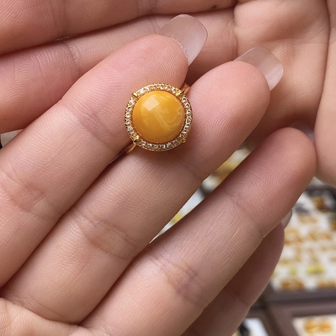 裸石琥珀未镶嵌成品