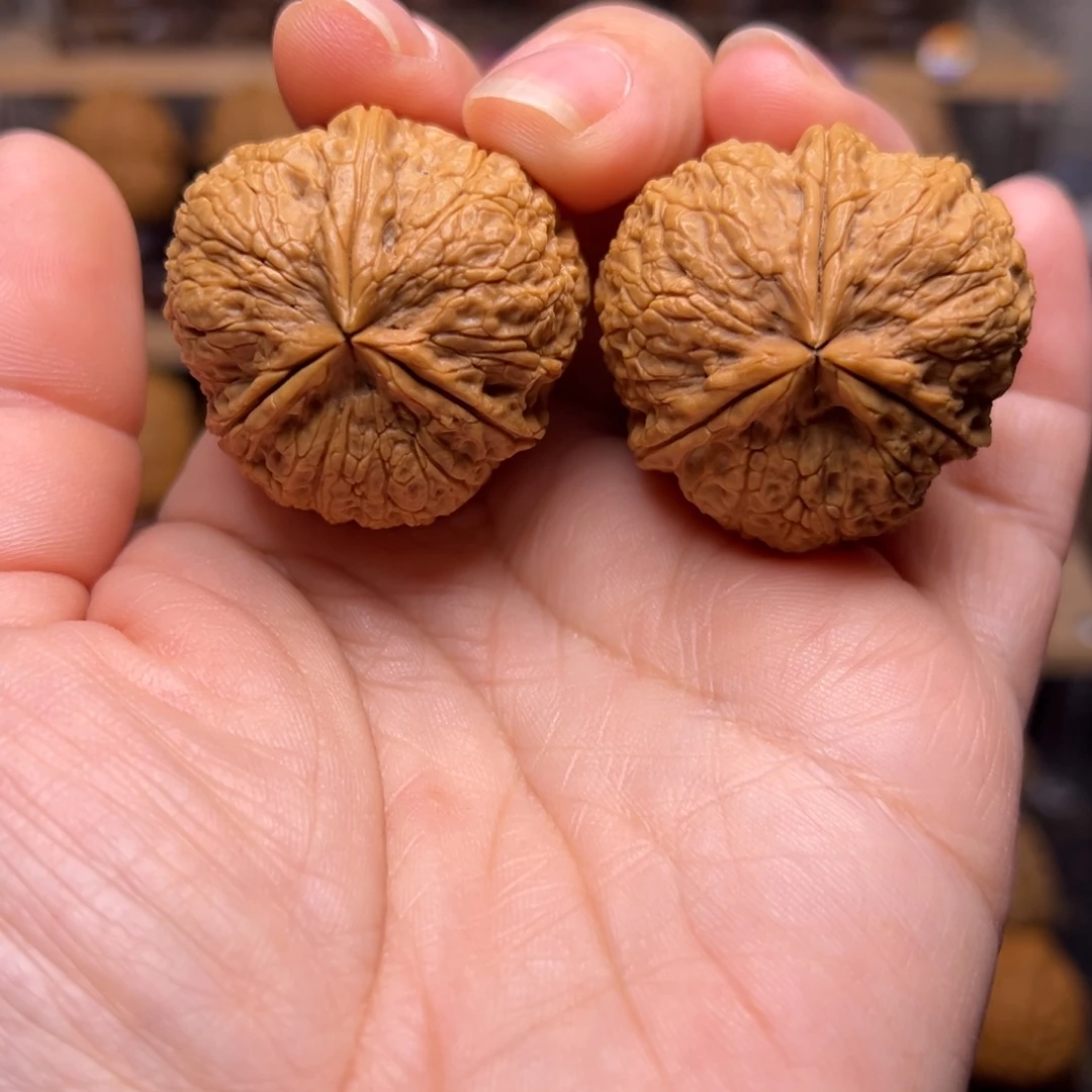 把件文玩核桃44w虎头三棱35尺