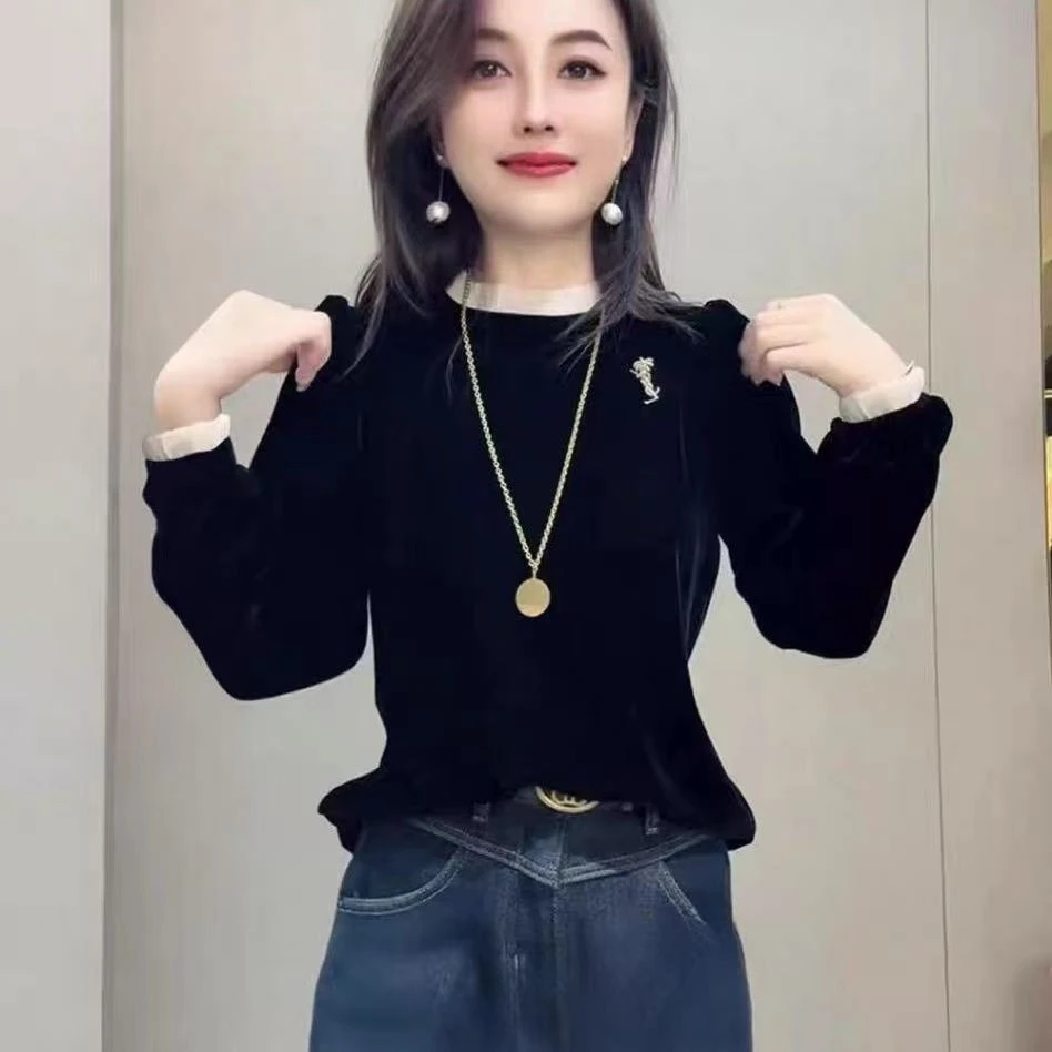 2025秋冬新款圆领蕾丝后背纽扣丝绒拼接长袖T恤女时尚打底上衣潮