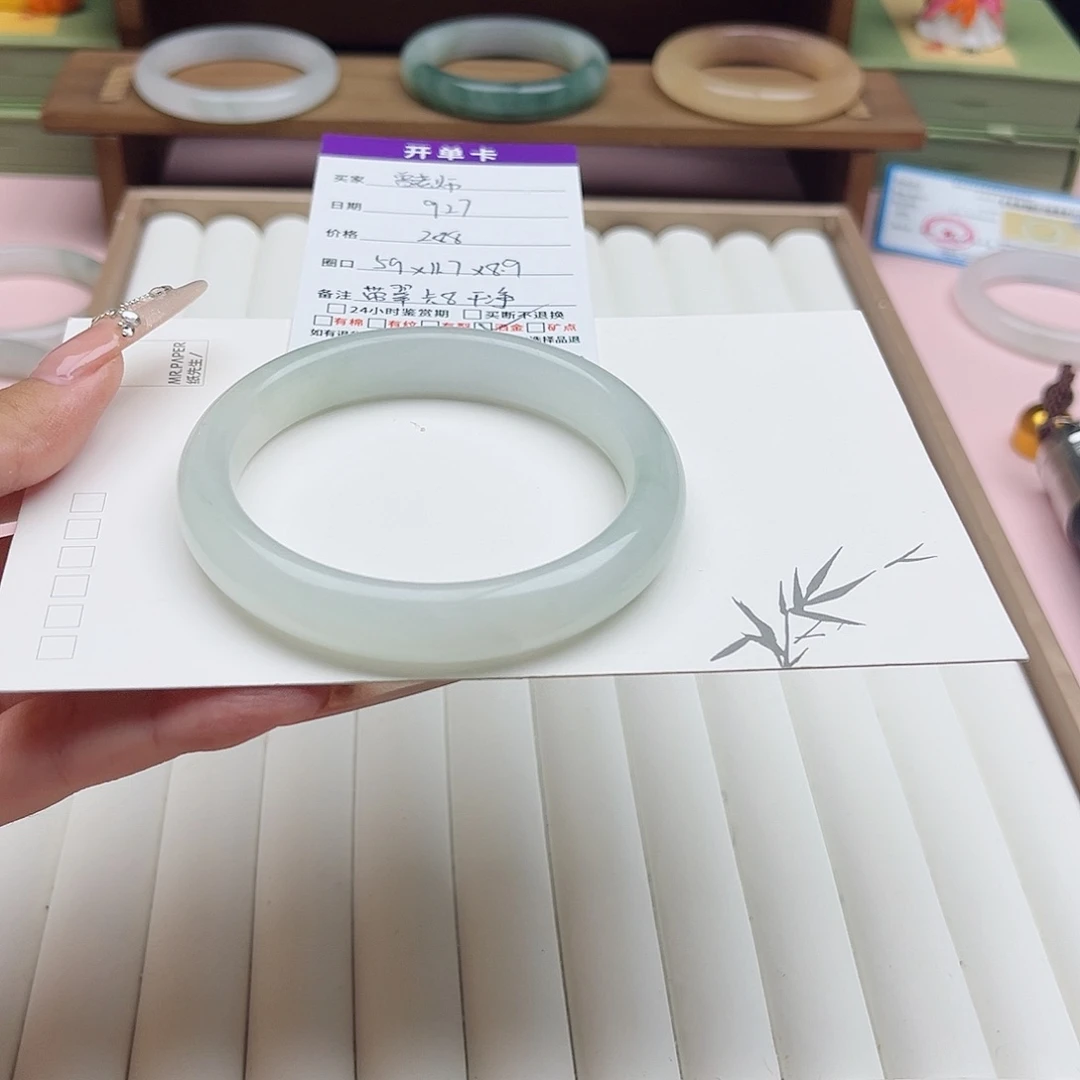 曾***师石英质玉未镶嵌手镯
