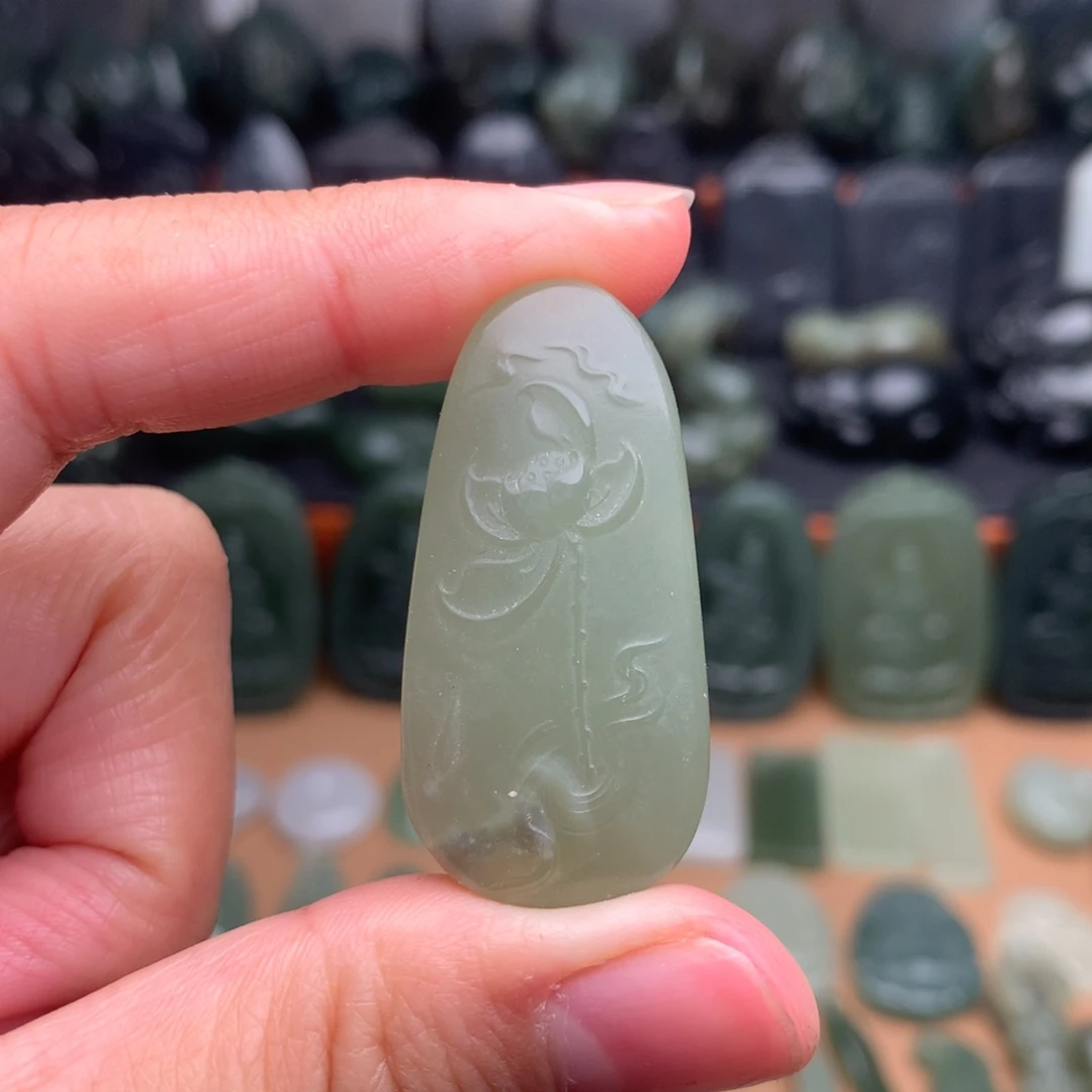 和田玉未镶嵌颈饰挂件13（有包容）