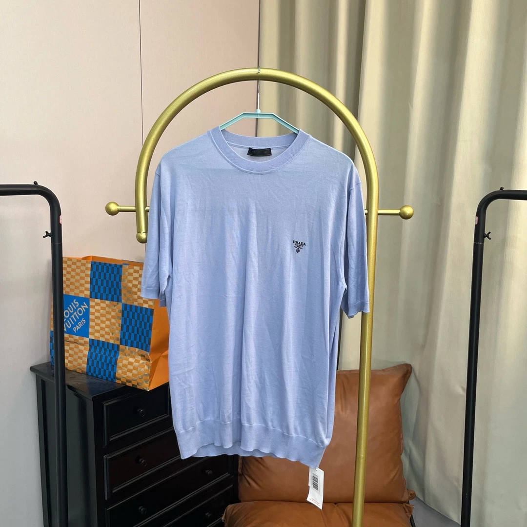 99新 Prada/普拉达 玄色 浅蓝色胸口字母logo短袖 50码 99新 污渍