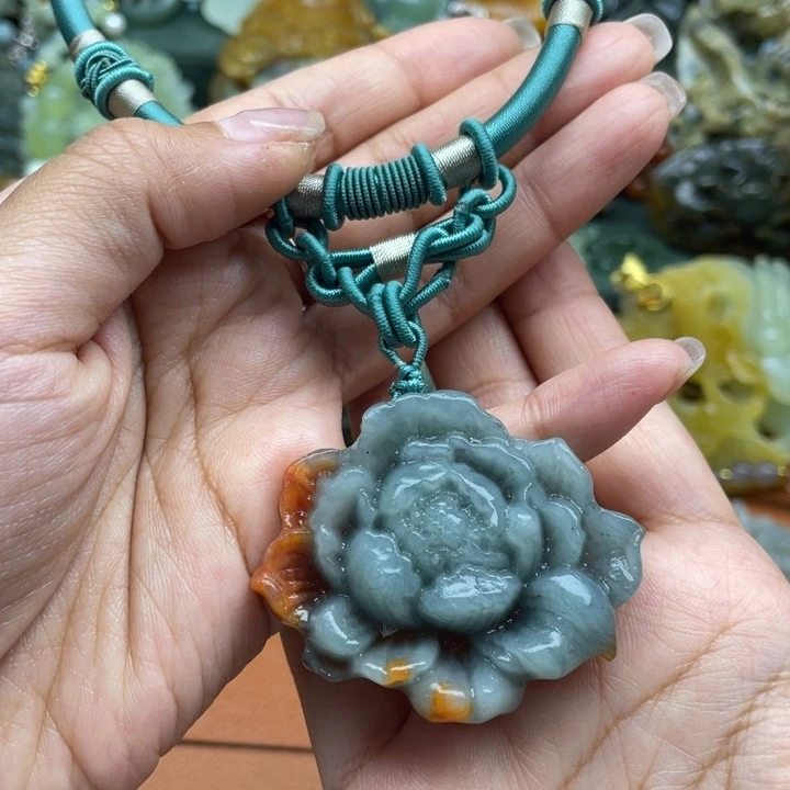 蛇纹石玉合金吊坠